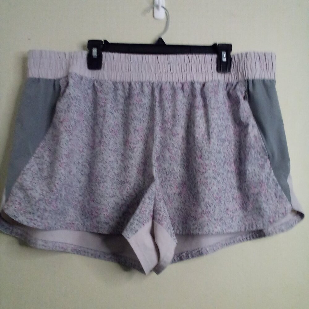 Gap Fit Shorts Women XXL Athletic Active Running Floral Gray Pink